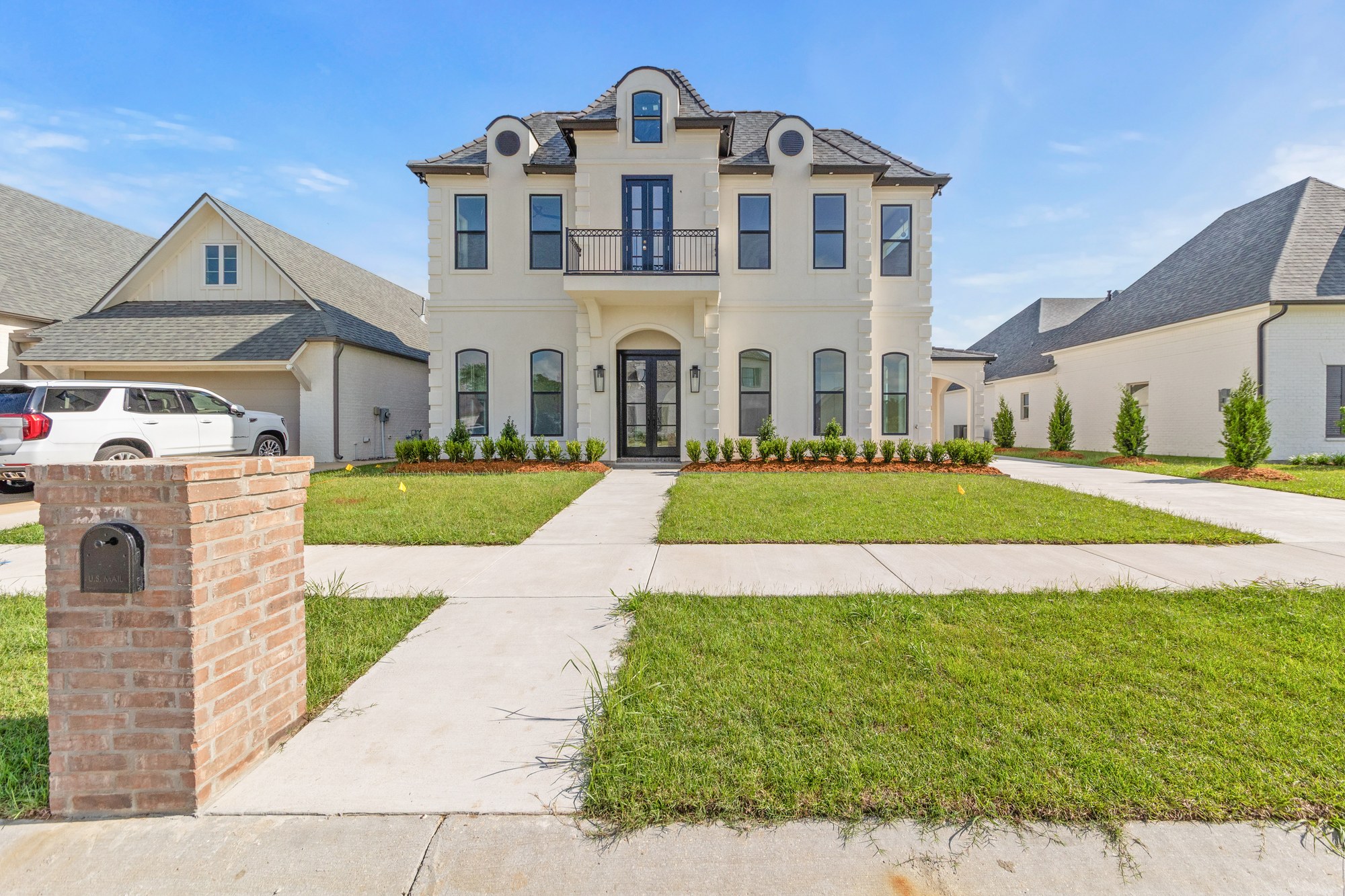 Daylight view of the completed front elevation at 221 Gunter Grass